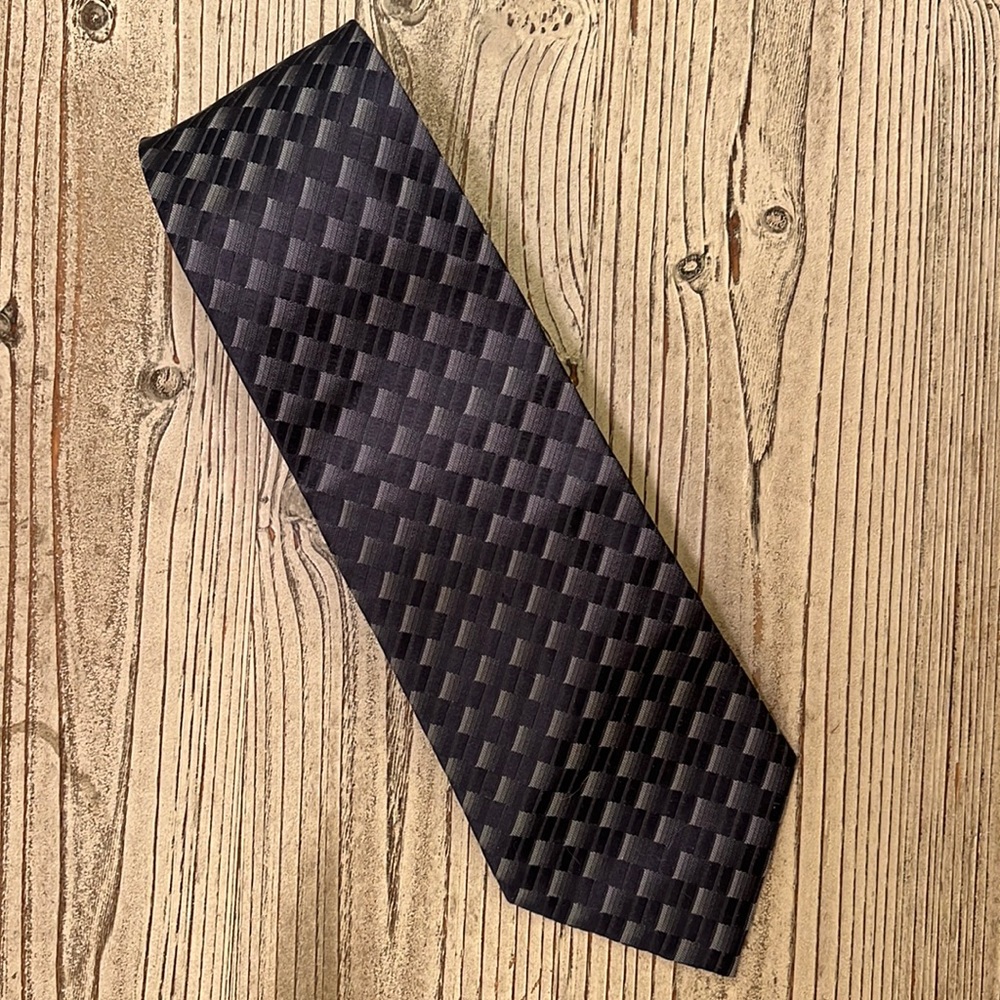 Dress tie